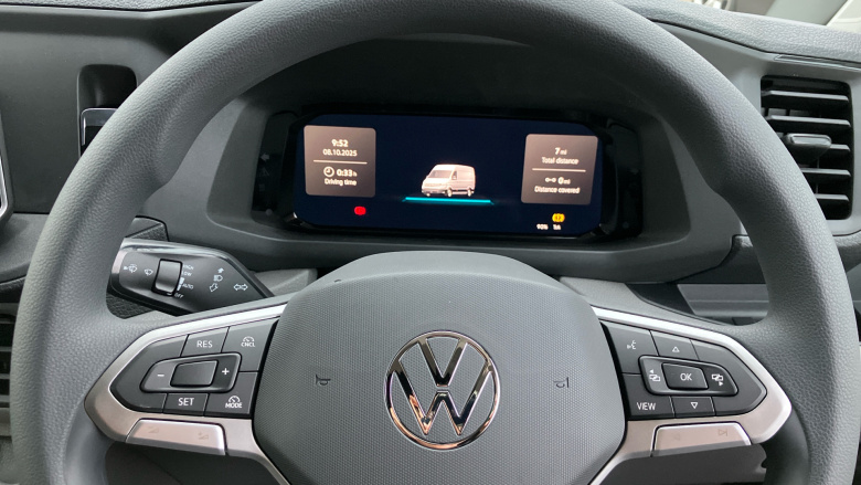 Volkswagen Crafter Cr35 Mwb Diesel Fwd 2.0 TDI 140PS Commerce Plus Low Roof Van